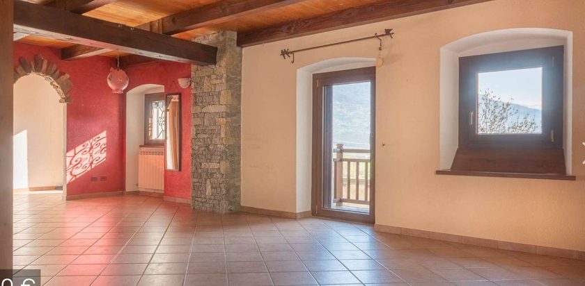 THE LOUNGE AREA AT NEW CHALET