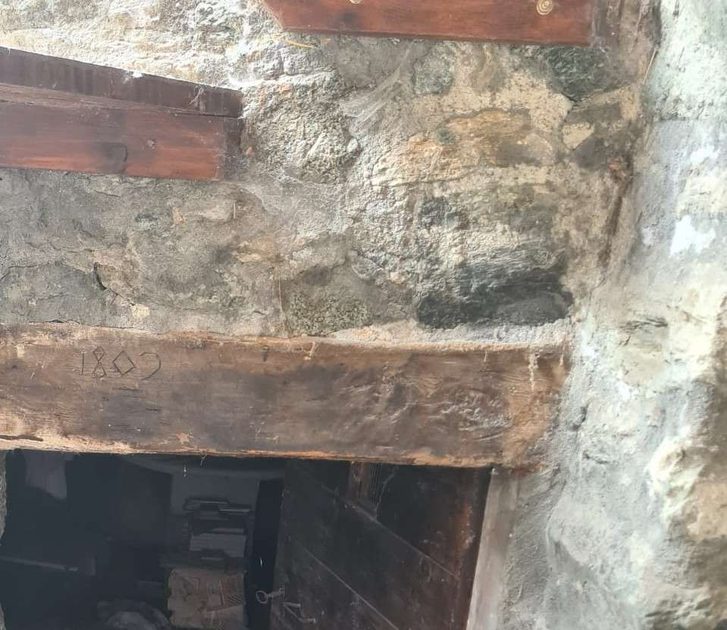 THE LINTEL OF THE CANTINA SHOWING DATE IN 1800s